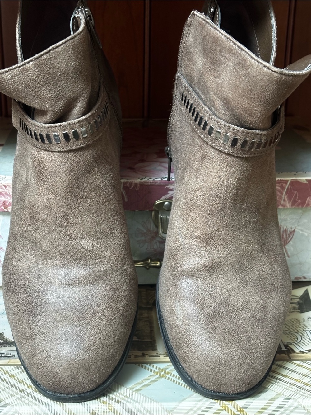 Women’s Suede Ankle H.G. Bass Margo Ankle Zip Boots. Size 9